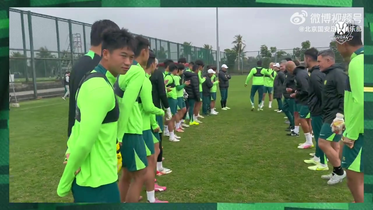 竞技宝官网-张稀哲35岁生日国安全队训练场欢乐庆祝,法比奥扮演“主持人”