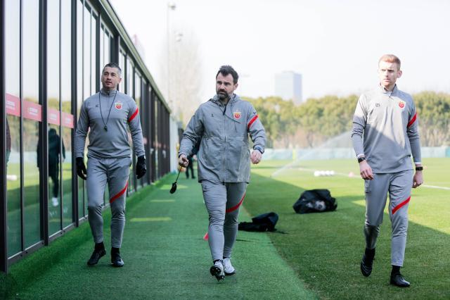 竞技宝官网-莱科“上岗”初印象：被赞像博阿斯 大嗓门一板一眼