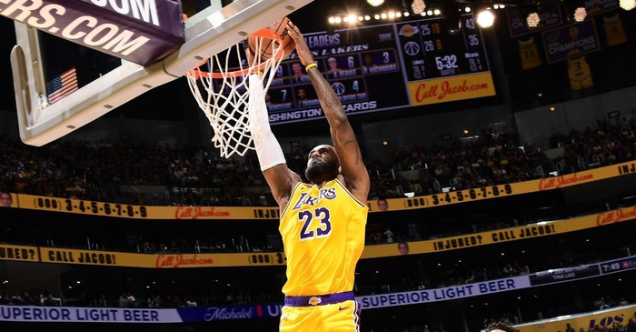 竞技宝-胜场数历史第一!077被禁赛,詹姆斯21分10板12助,复出后9胜1负|湖人|洛杉矶湖人队|华盛顿奇才队|卢卡-东契奇|丹佛掘金队_新浪体育_新浪新闻